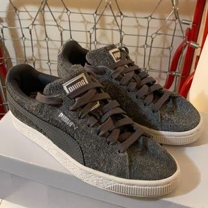 PUMA Women's Suede Women's Fashion Sneaker